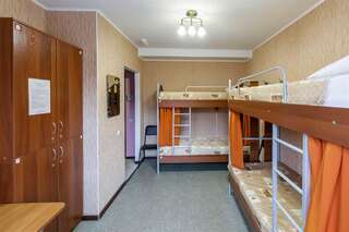 Гостиница Миллениум в центре Омск Кровать в общем 4-местном номере для мужчин и женщин-1
